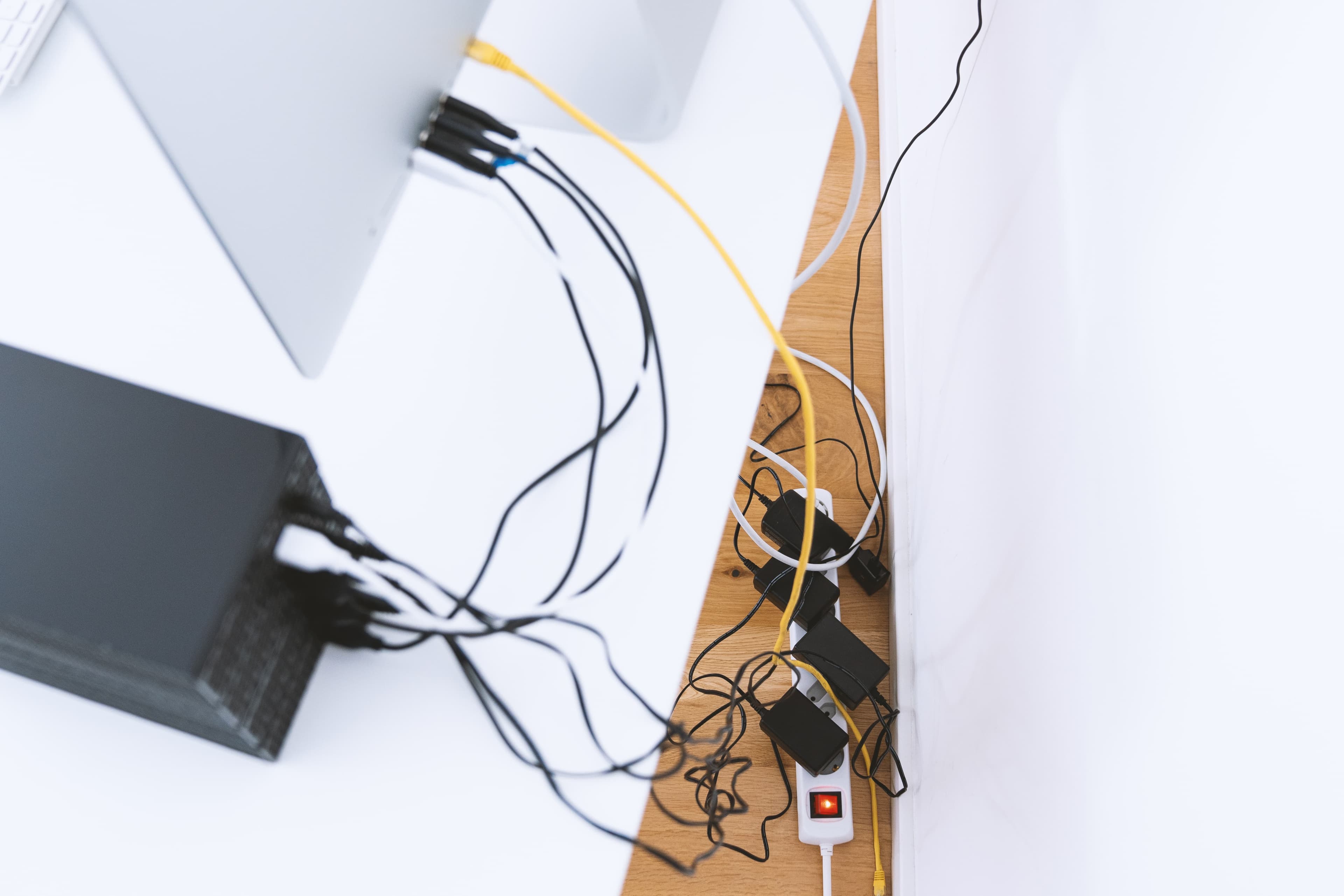 Løse kabler der er attraktive for kæledyr